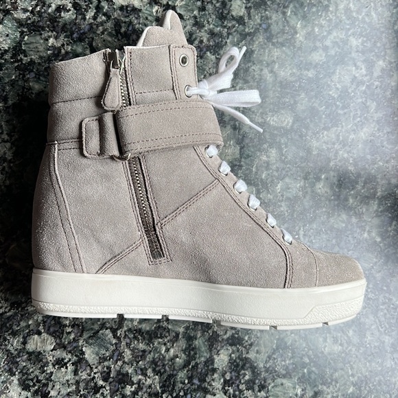 Prada sneaker wedges - Picture 3 of 5